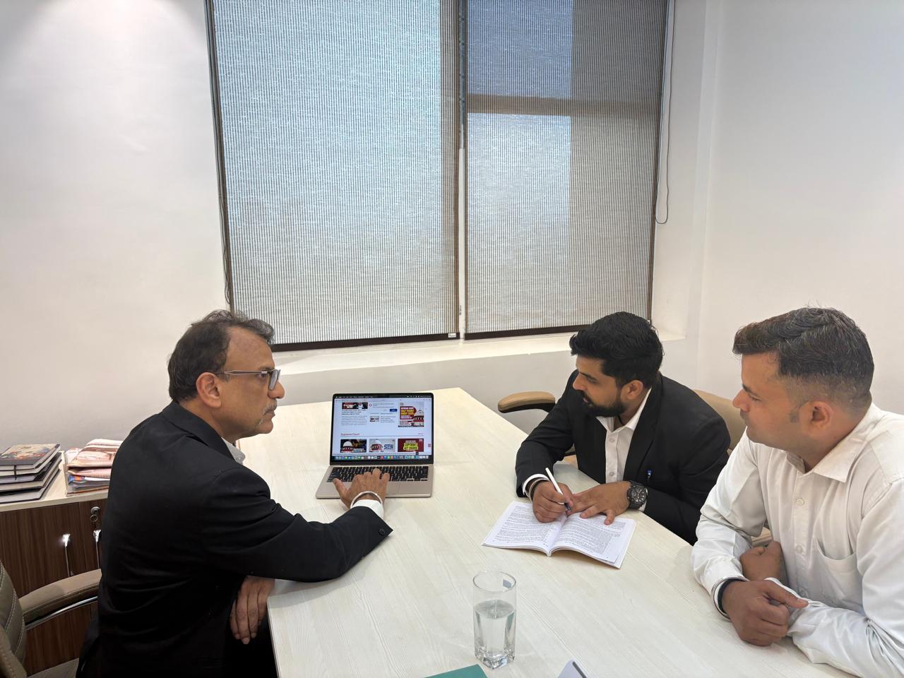 Abou Us Office